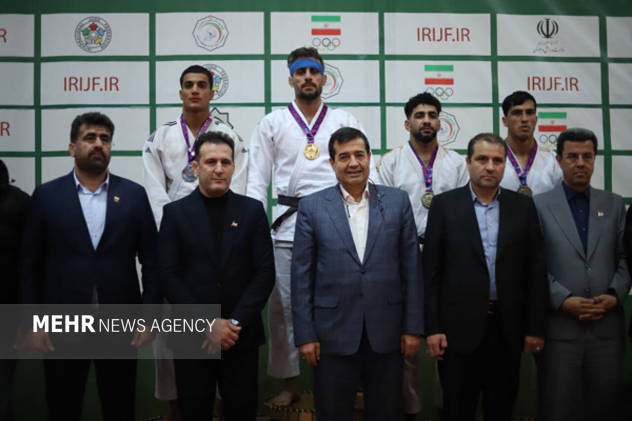 نفرات برتر چهار وزن مشخص شدند/ وزیر ورزش مدال ها را اهدا کرد