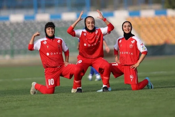 پرسپولیس اولین دربی زنان را از استقلال برد؛ تداوم صدرنشینی سرخپوشان پرسپولیس اولین دربی زنان را از استقلال برد؛ تداوم صدرنشینی سرخپوشان